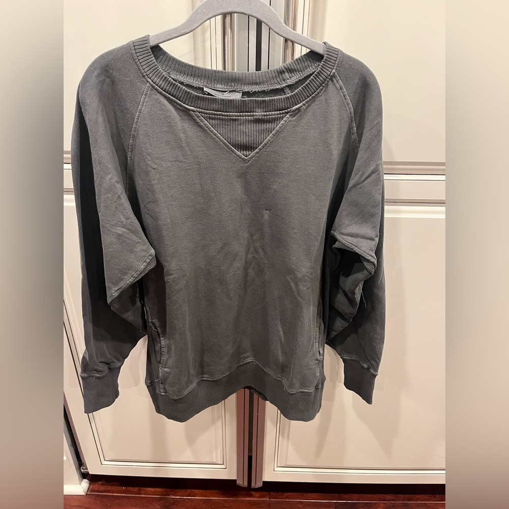 Zenana Outfitters Gray pullover Sweatshirt with Stretchy sides and pockets